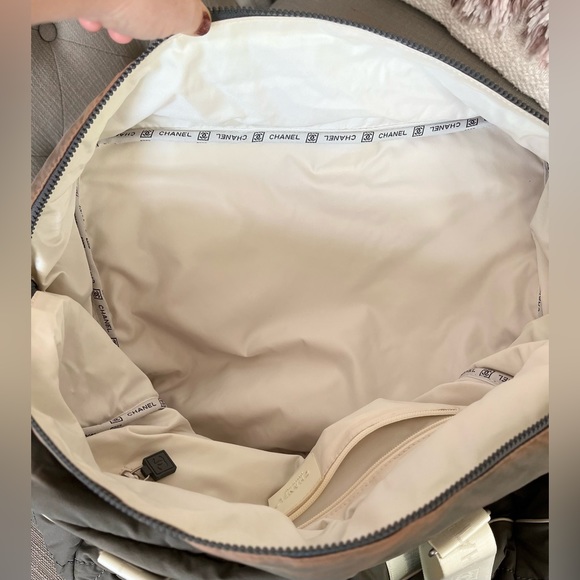 Authentic CHANEL Duffel bag/Gym bag/Tote Large! Duffel bag/Gym bag/Tote SOLD - Picture 14 of 17